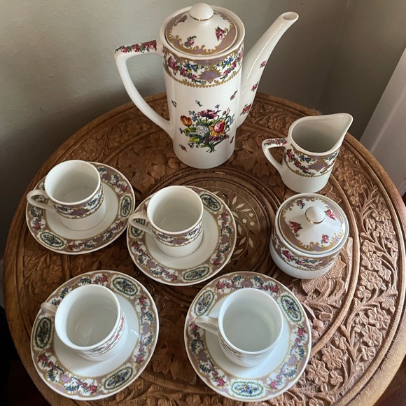 Fine Porcelain Tea Set - Picture 6 of 7